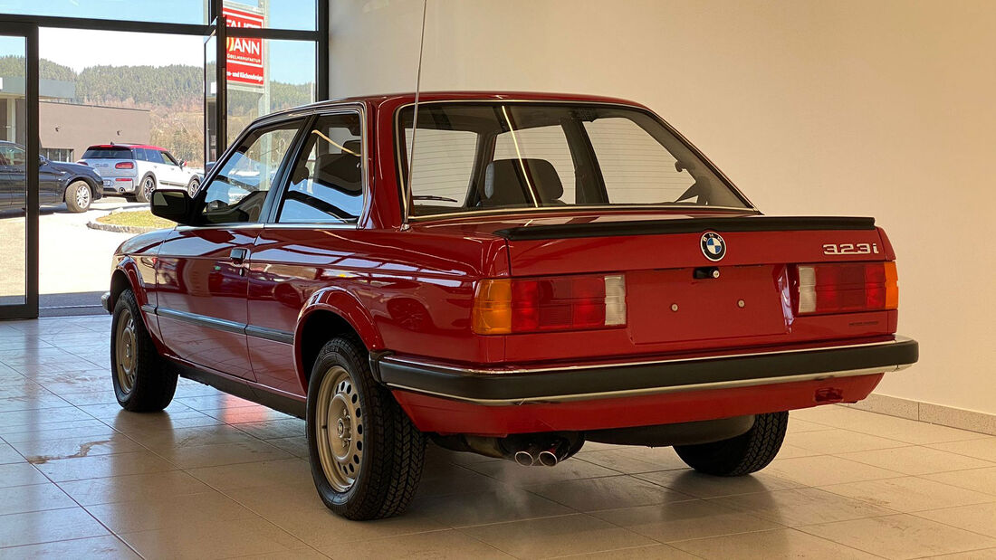 BMW 323i E30 260 km (1985)