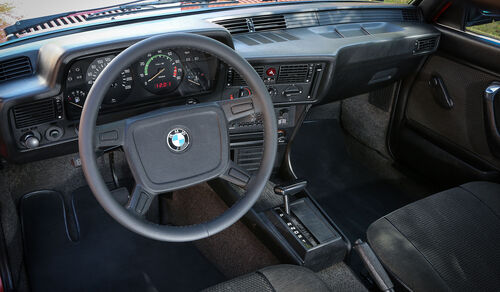 BMW-323i-Interieur