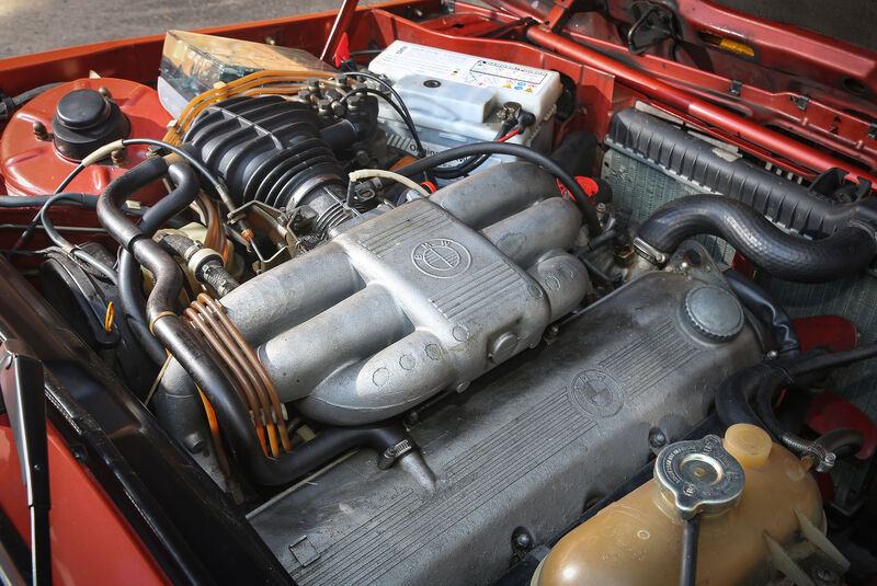 BMW-323i-Motor