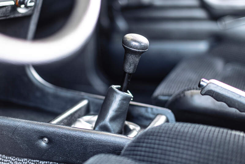 BMW 323i, Schaltung