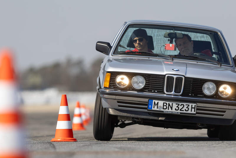 BMW 323i