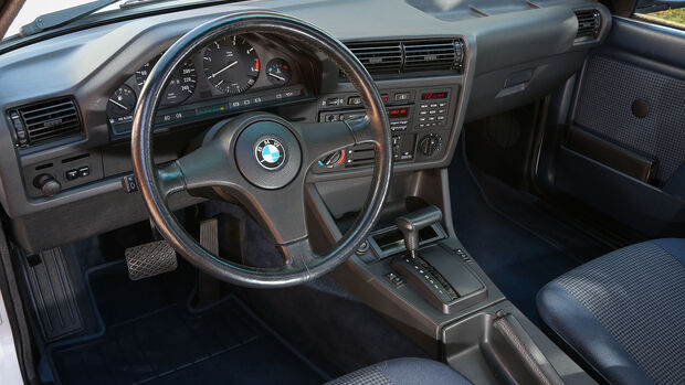 BMW-325e-Interieur