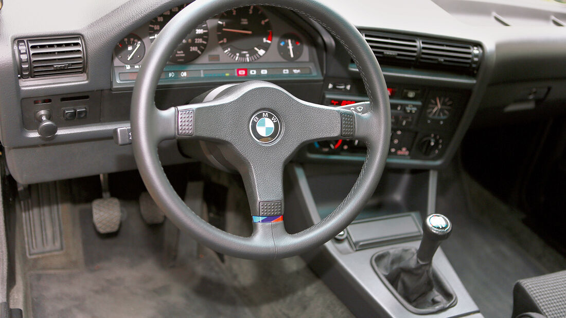 BMW 325e, Lenkrad, Cockpit