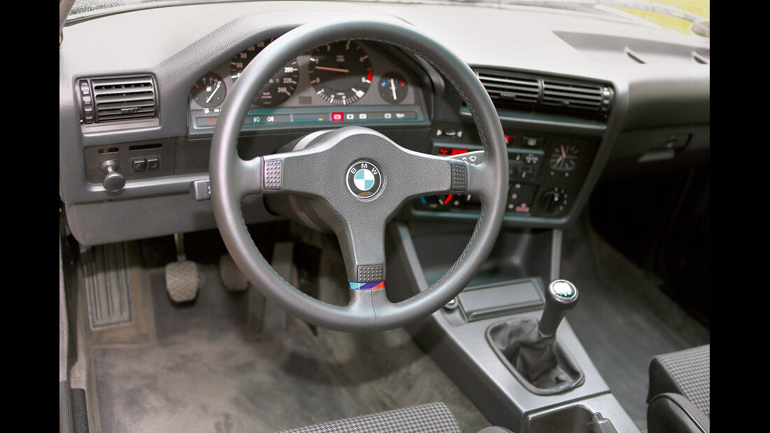 BMW 325e, Lenkrad, Cockpit
