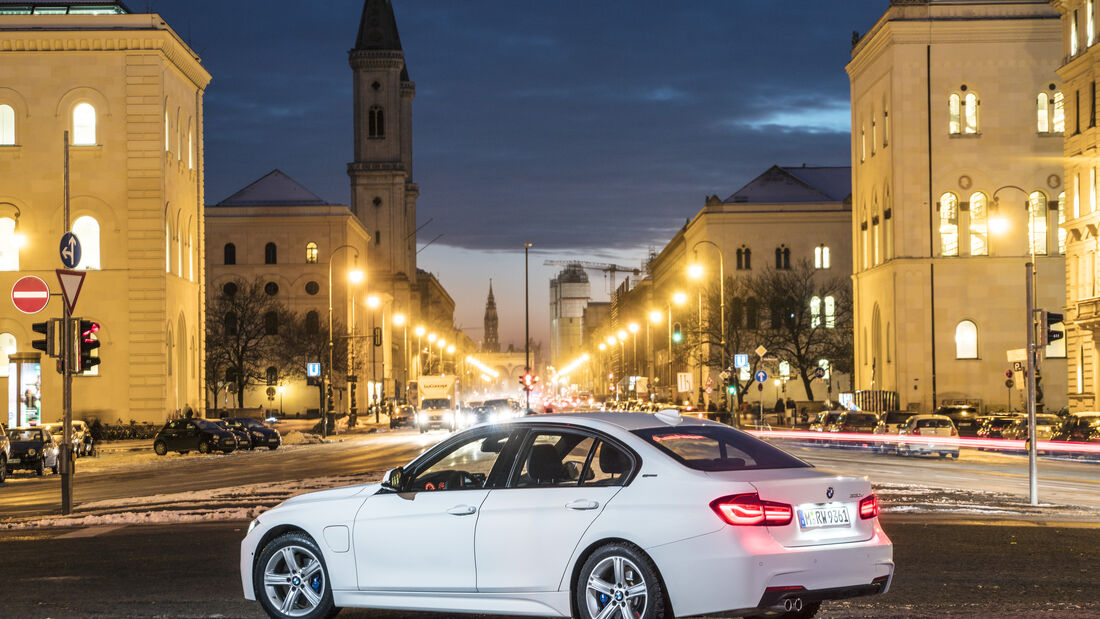 BMW 330e