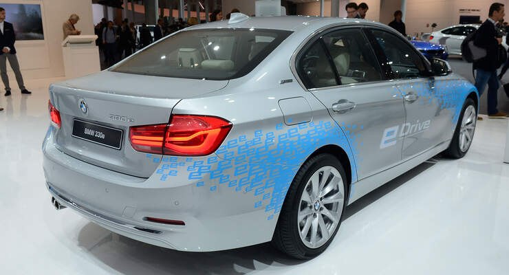 BMW 330e IAA