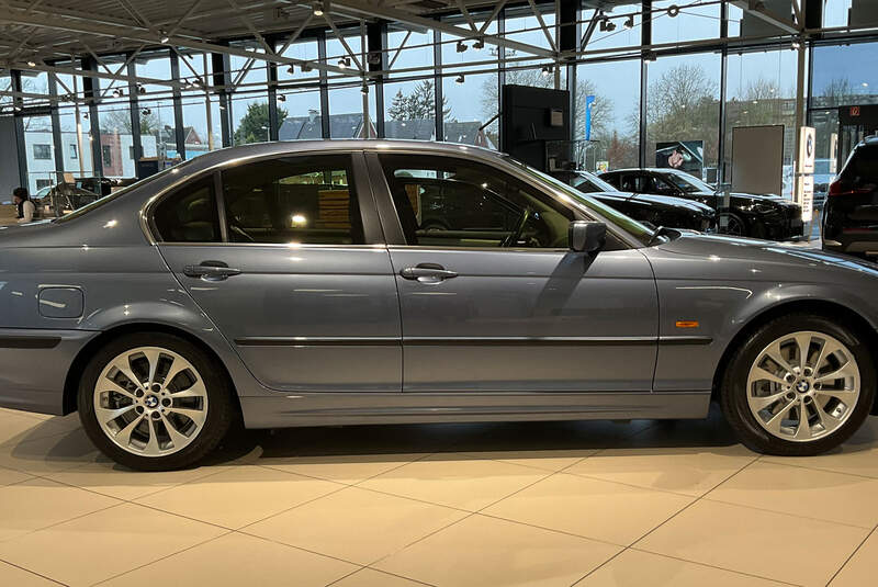 BMW 330i E46 Security (2001)