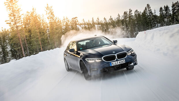 BMW 3er G20 Limousine im Drift auf Schnee