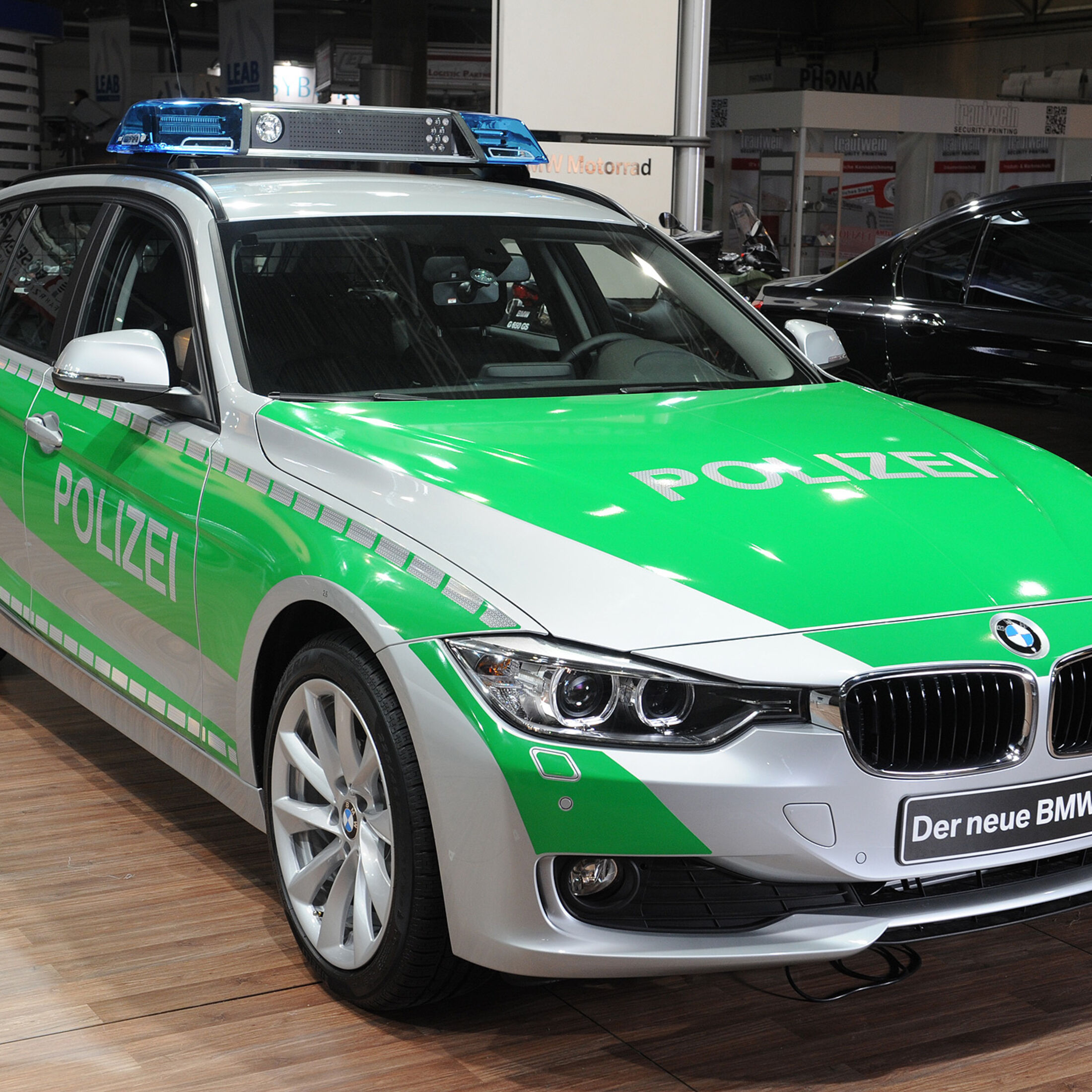 NRW-Polizei least BMW 318d Touring: 1.845 Streifenwagen für den