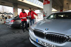 BMW 520d, Mercedes E 220 d, Tankstelle
