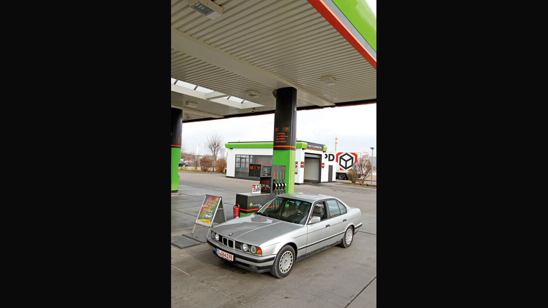 BMW 524 TD, Tankstelle