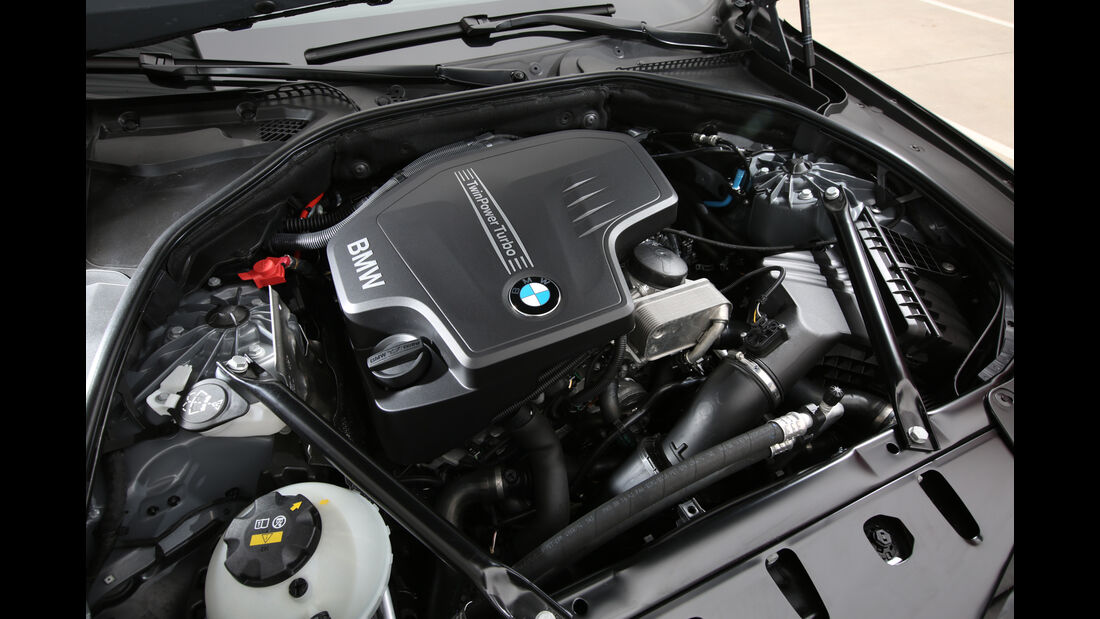BMW 528i Touring, Motor