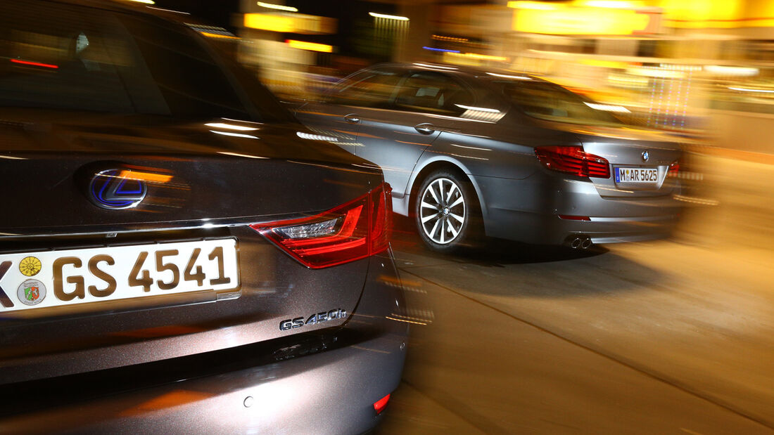 BMW 530, Lexus GS 450h, Heck, Tankstelle