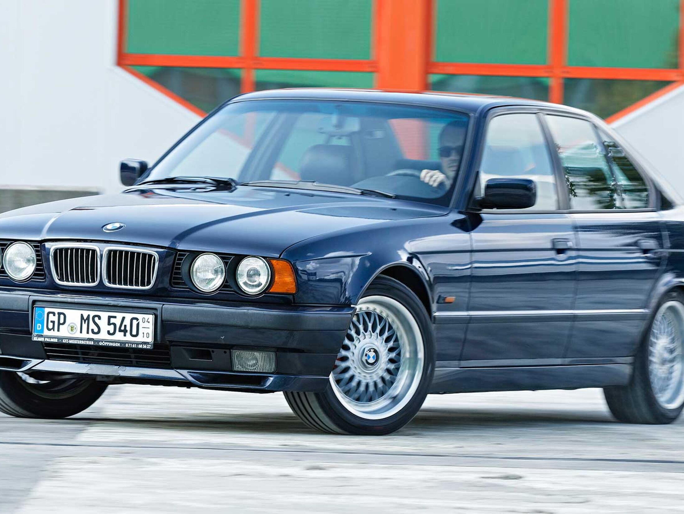 Der dritte BMW 5er (E34): Mit Motorenmacht nach vorne (Seite 2