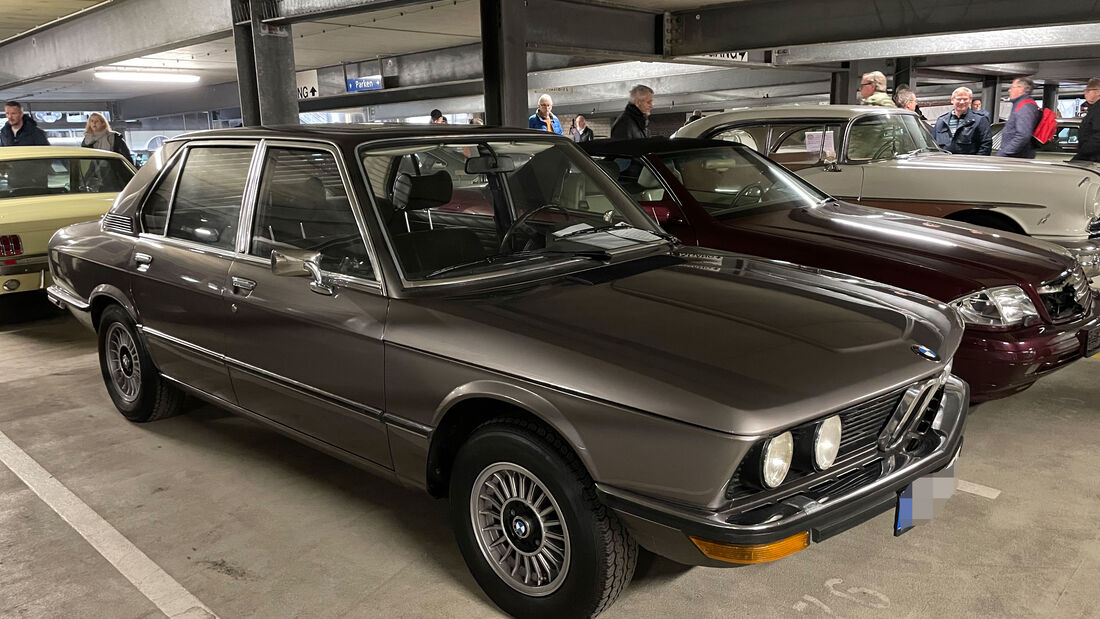 BMW 5er E12 Bremen Classic Motorshow 2024 Parkhaus 