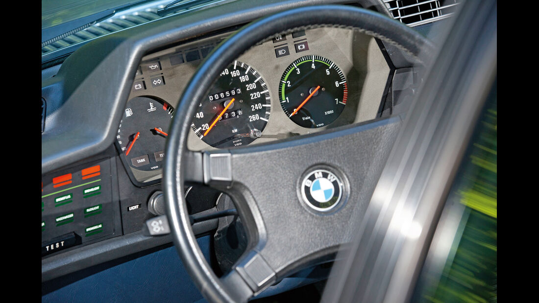 BMW 635 CSi, Lenkrad, Rundinstrumente