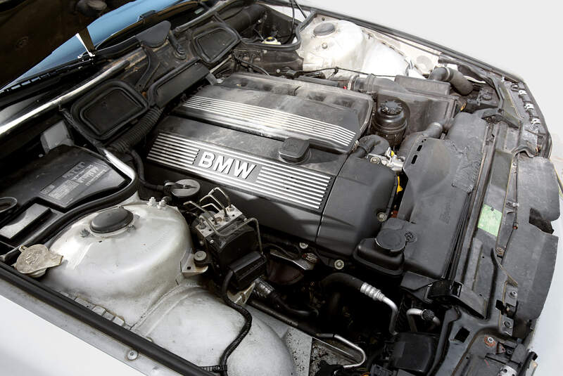 BMW 728i Typ E38, Motor