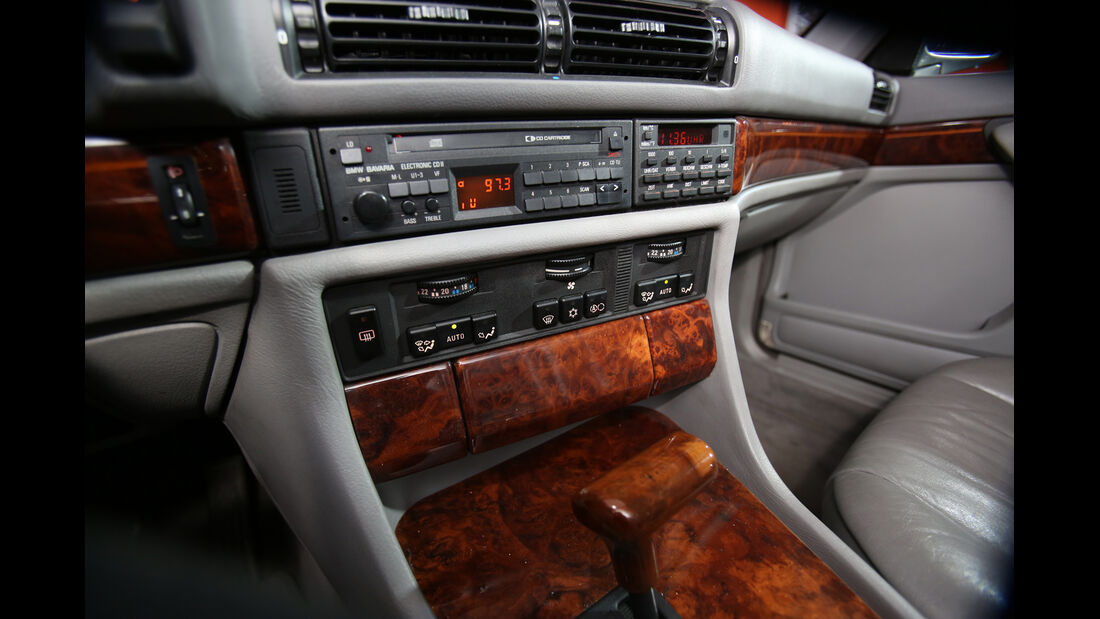 BMW 730i–750iL (E 32), V8/V12, Mittelkonsole