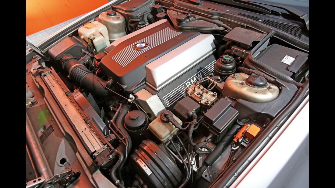 BMW 730i–750iL (E 32), V8/V12, Motor