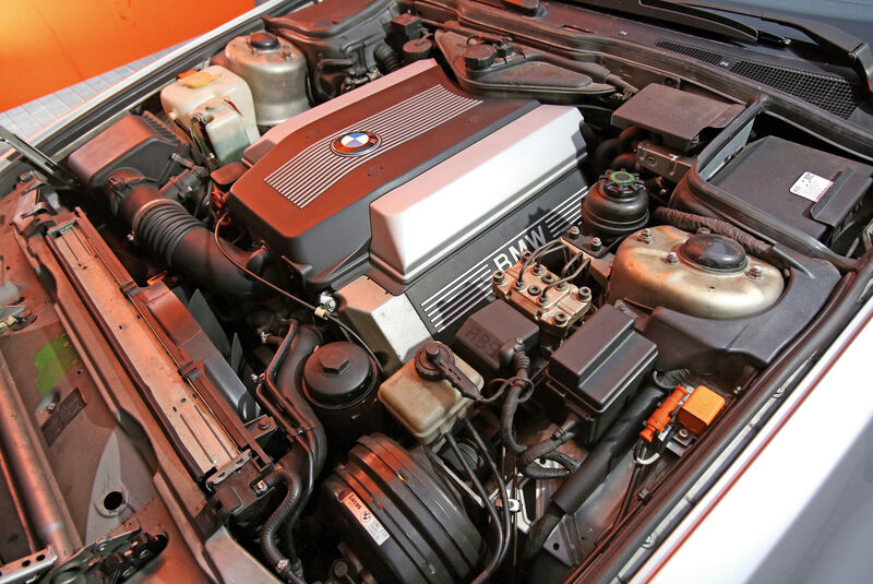BMW 730i–750iL (E 32), V8/V12, Motor