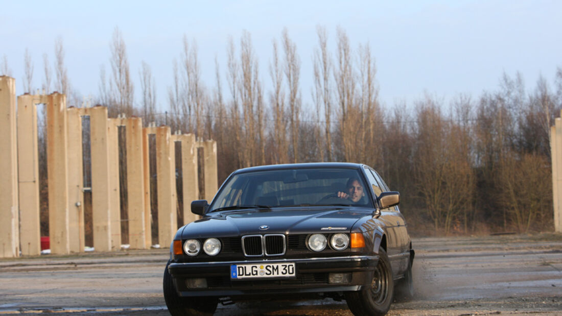 BMW 730i (E32)