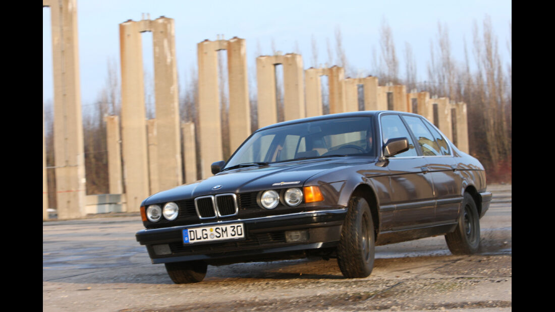 BMW 730i (E32)