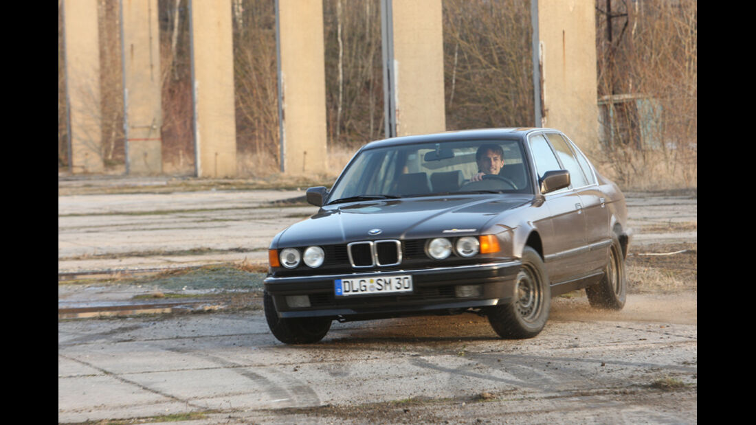 BMW 730i (E32)