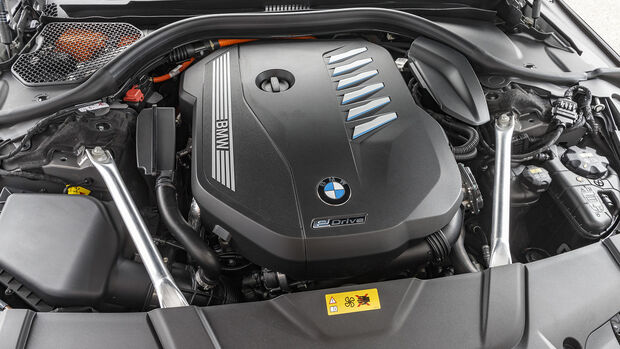 BMW 745e, Motor