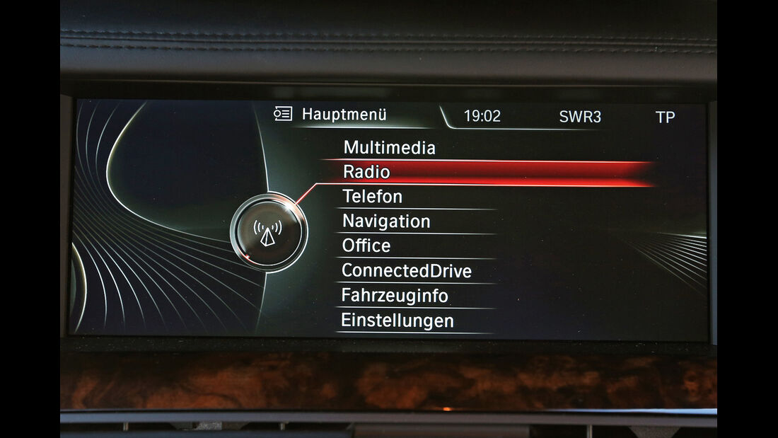 BMW 750Li, Infotainment