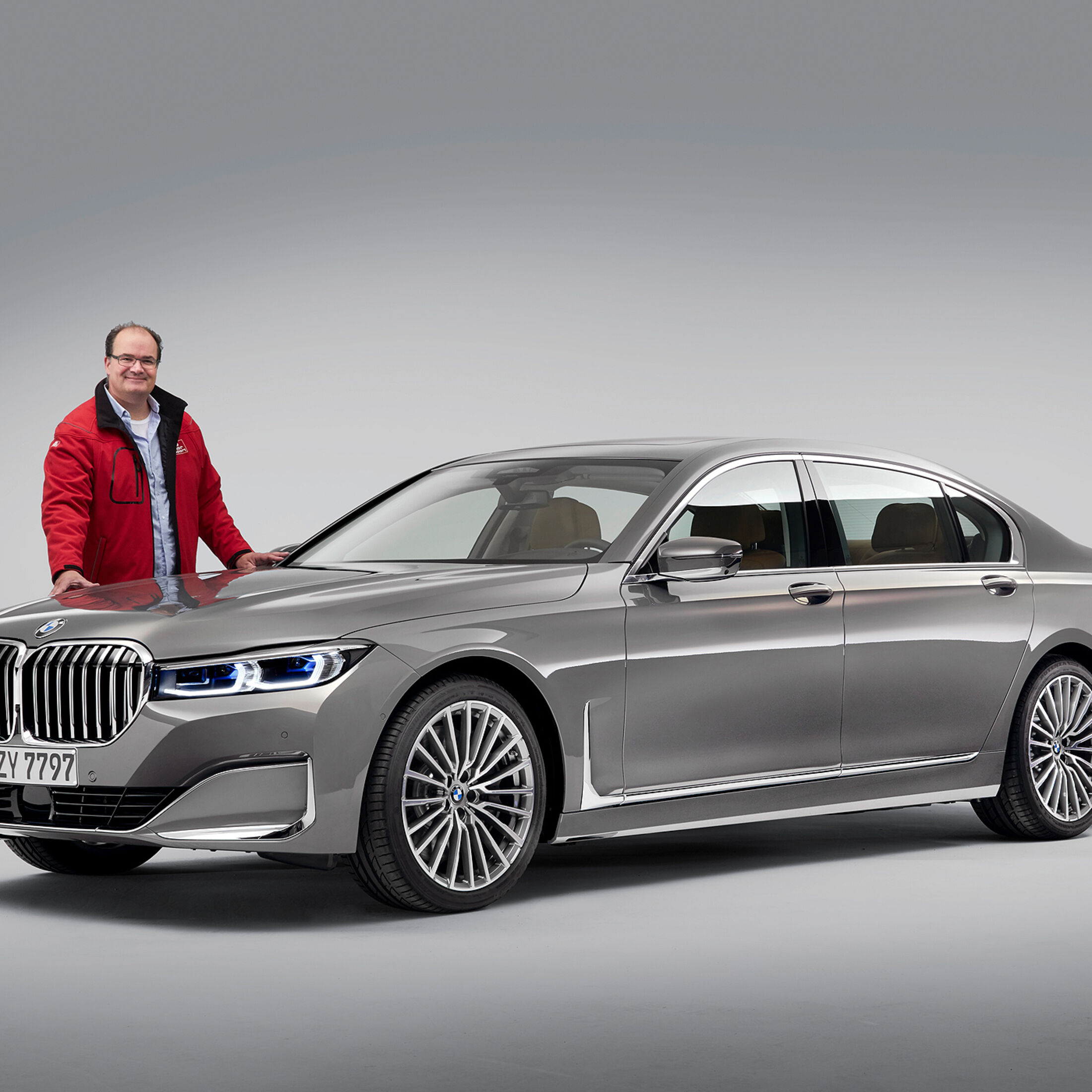 BMW 7er (G11, G12, 2019): Niere und Logo gößer, V8 neu