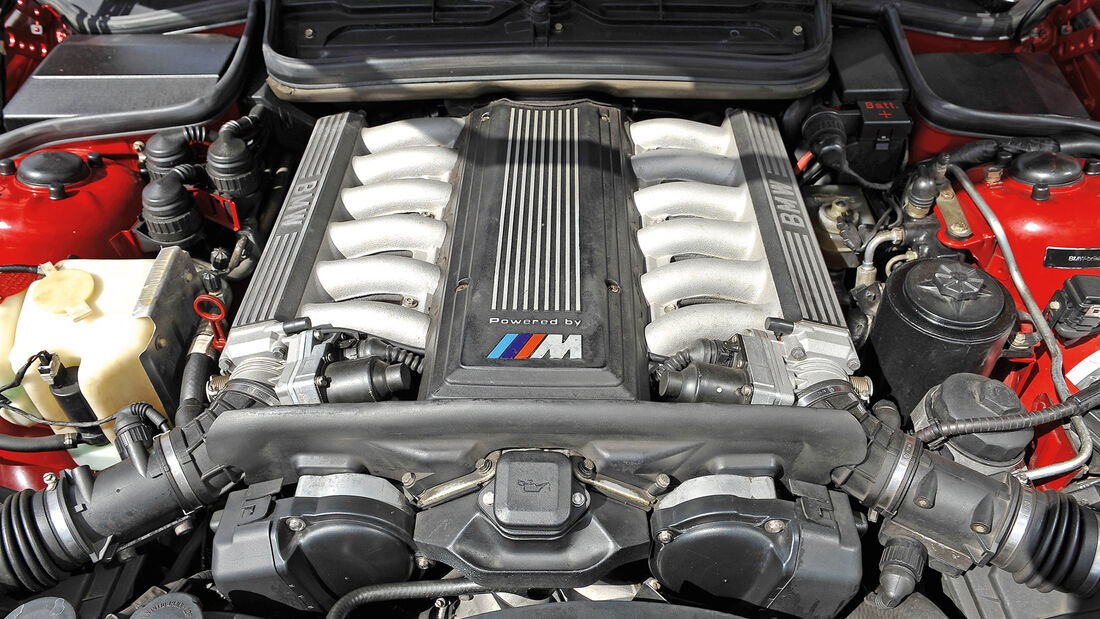 BMW 850 CSi, Motor