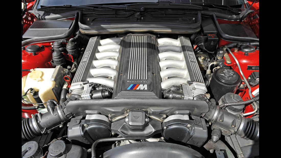 BMW 850 CSi, Motor