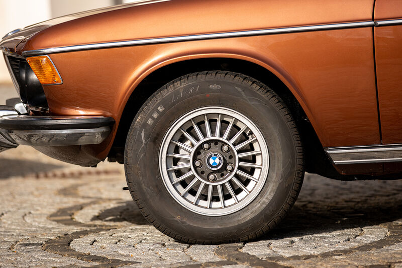 BMW E3 3.0 S, Rad
