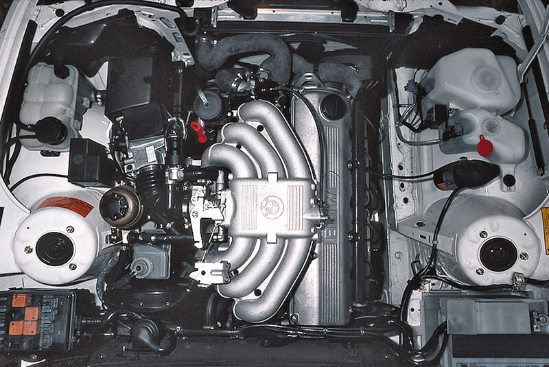 BMW E30 Cabrio, Motor