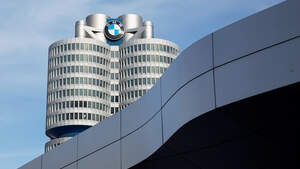 BMW Konzernzentrale München, Vierzylinder, Petuelring