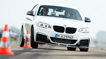 BMW M235i, Frontansicht, Slalom