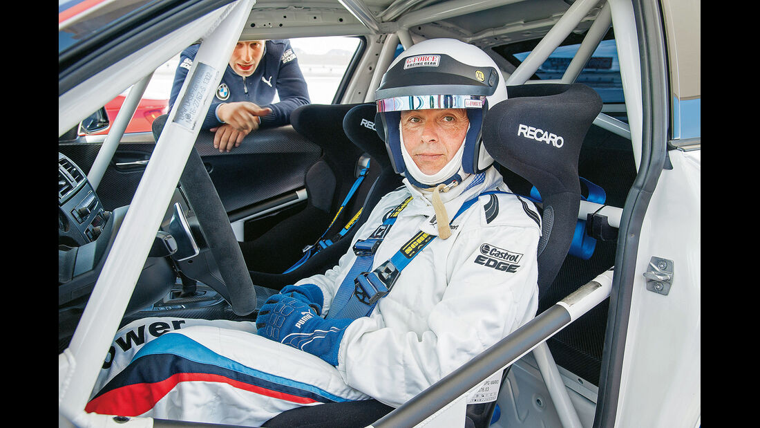 BMW M235i Racing, Cockpit