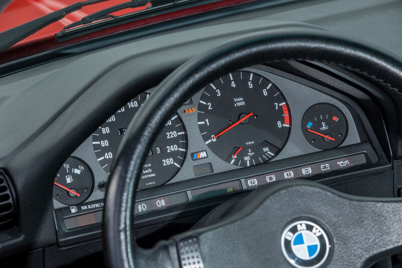 BMW M3, Baureihe E30, Rundinstrumente