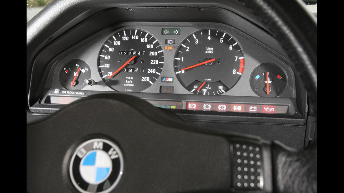 BMW M3, Rundinstrumente