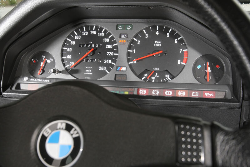BMW M3, Rundinstrumente
