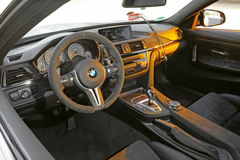 BMW M4 GTS, Cockpit