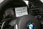 BMW M4 GTS, Merkzettel, Lenkrad