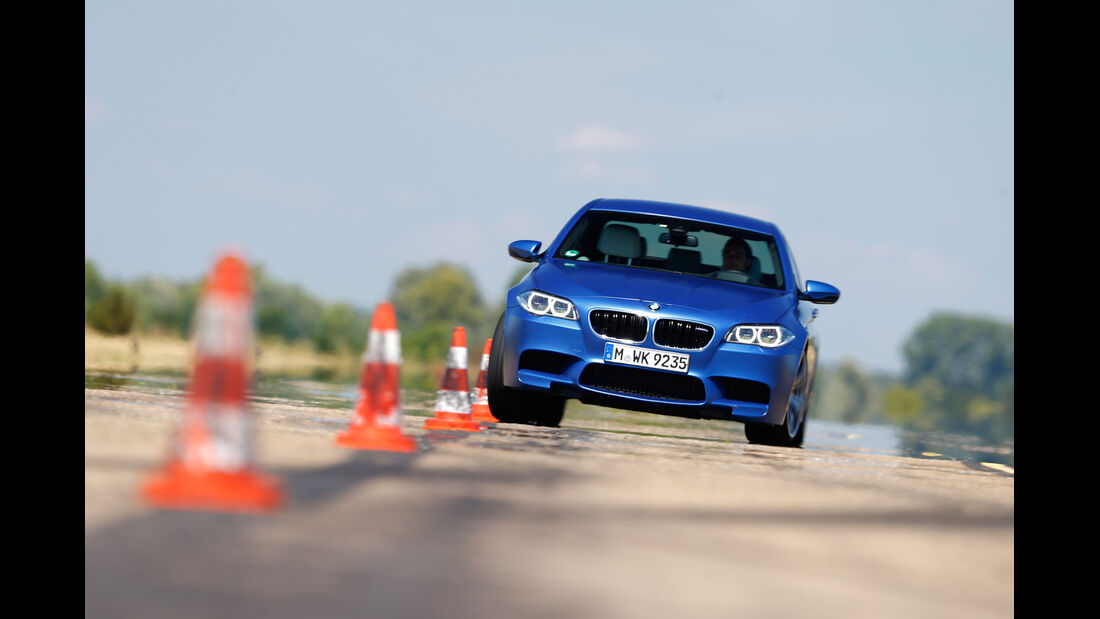 BMW M5 Competition, Frontansicht, Slalom