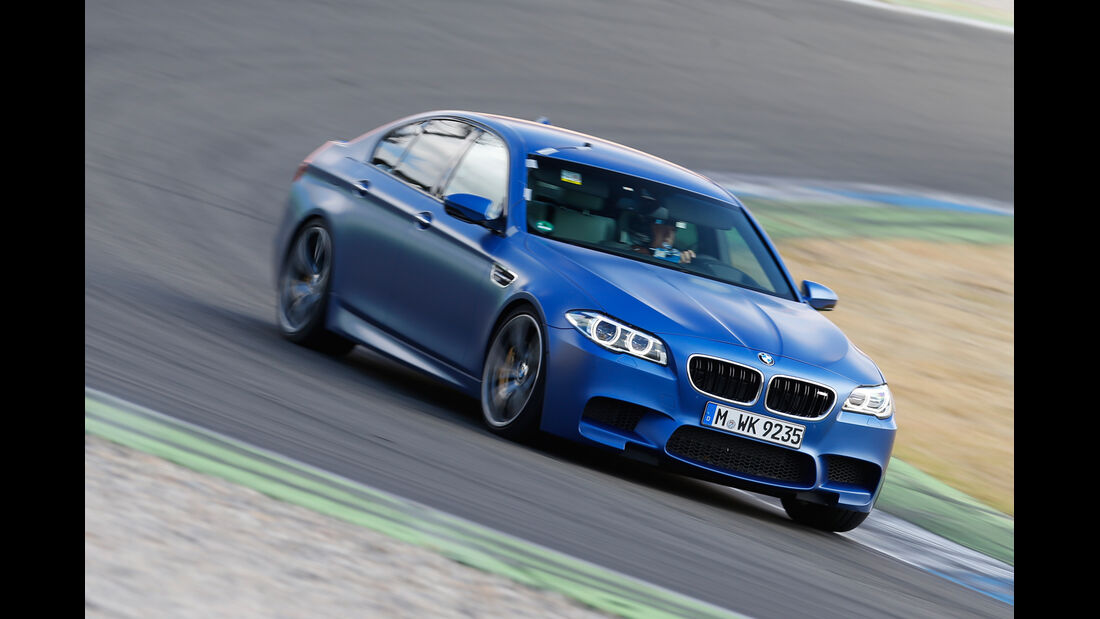 BMW M5 Competition, Seitenansicht, Kurvenfahrt