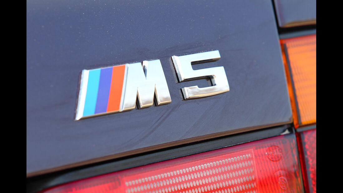 BMW M5, Emblem