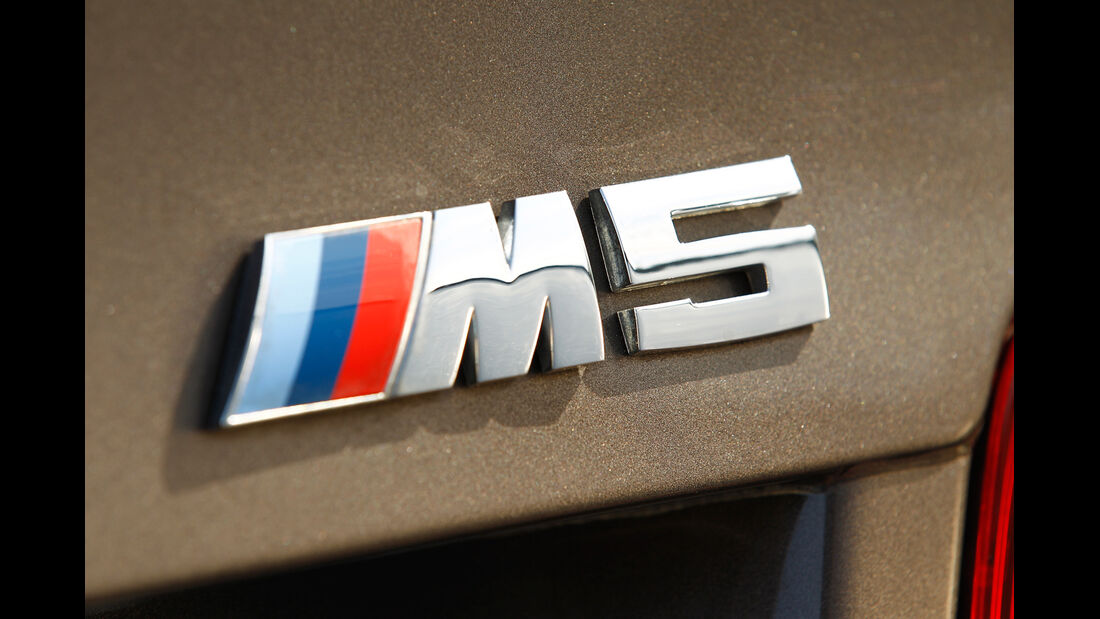BMW M5, Emblem, Typenbezeichnung