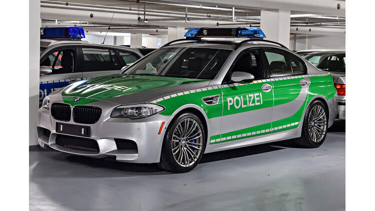 Warum Die Polizei Silber Blaue Autos Fahrt Auto Motor Und Sport