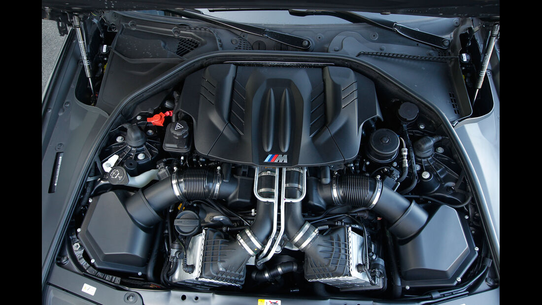 BMW M5, Motor