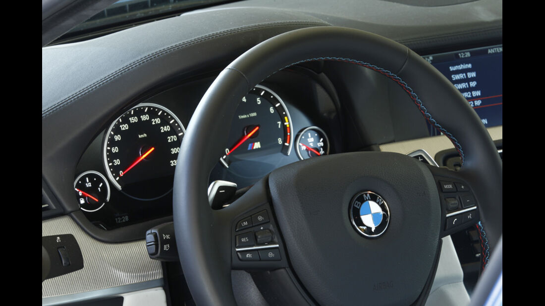 BMW M5, Rundinstrumente