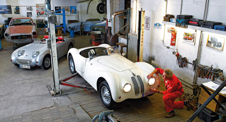 BMW Roadster mit Sonderkarosserie, Garage, Werkstatt